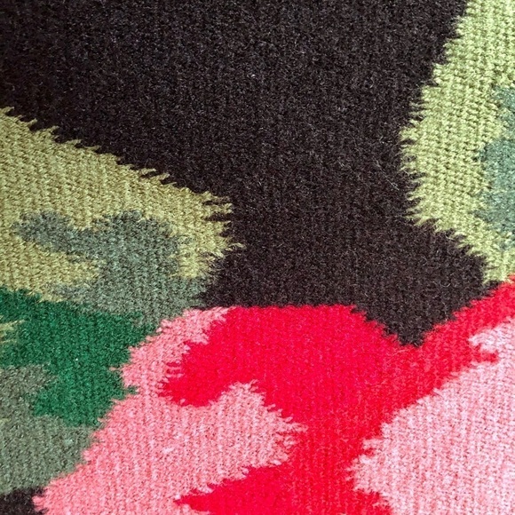 Area wool floral rug with tassel details w/bold colors - Picture 5 of 5